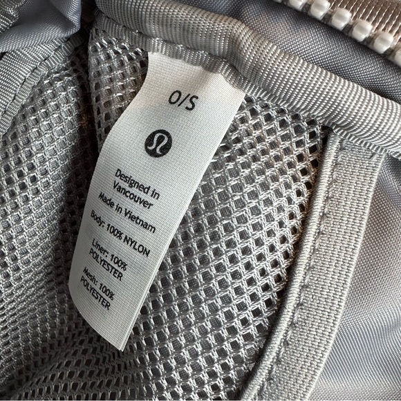 Lululemon x USC Everywhere Belt Bag - Picture 4 of 11